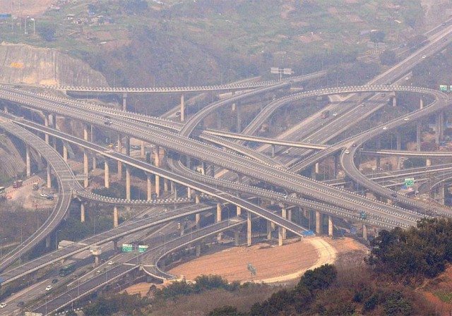 В Китае построили пятиуровневую мегадорогу