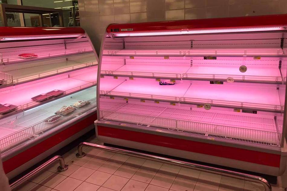 Катарцы массово скупают продовольствие в супермаркетах