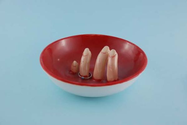 Керамическая посуда из фильмов ужасов от американской художницы