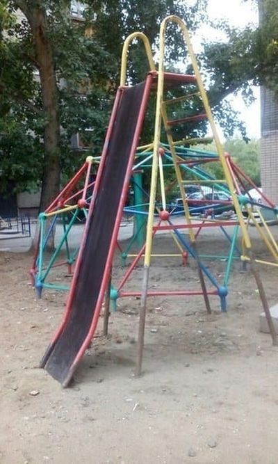 Странные детские площадки