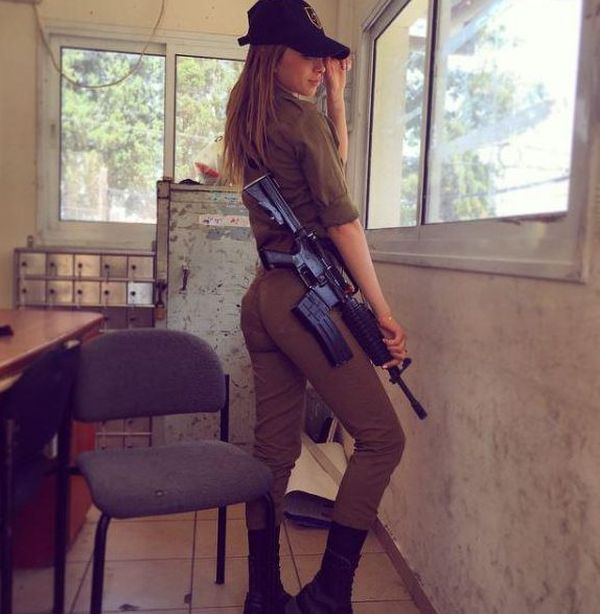 Ким Меллибовски - очаровательный солдат Израиля
