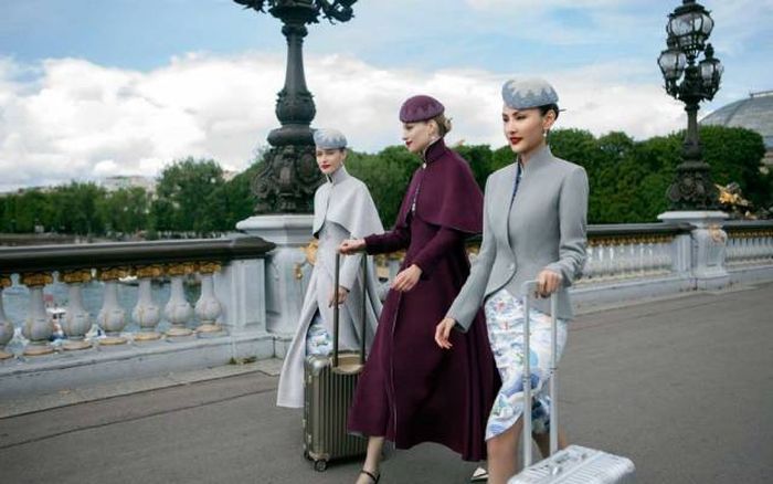 Авиакомпания Hainan Airlines одела сотрудников в модную форму 