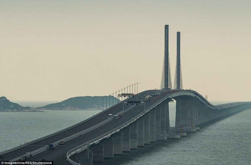 В Китае завершается строительство самого длинного в мире моста через море