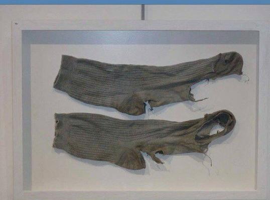 Дырявые носки Виктора Цоя продают за полмиллиона