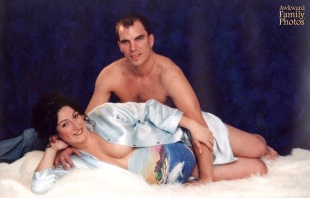 Треш-фотосессии семейных пар в честь беременности
