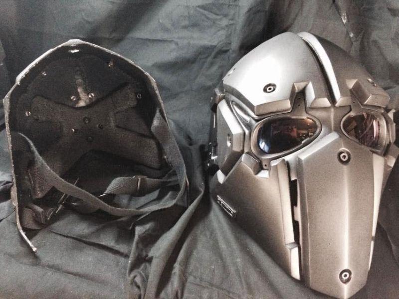 Кевларовые шлемы британского спецназа в стиле "Звездных войн"