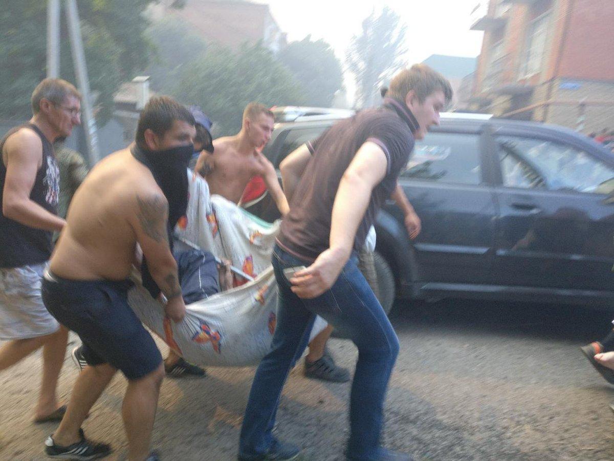 В Ростове горит целая улица в частном жилом секторе, жителям которой застройщики две недели назад угрожали поджогами