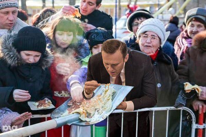Навальный с лапшой «Доширак» стал героем фотожаб 