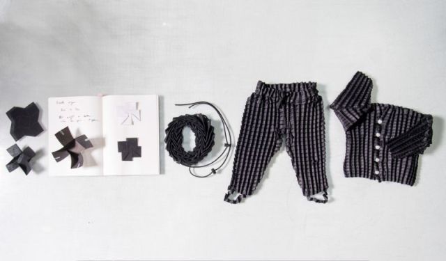 Британский дизайнер разработал одежду, которая «растет» вместе с ребенком