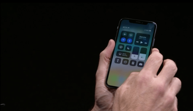 Apple представила безрамочный iPhone X без кнопки «Домой»