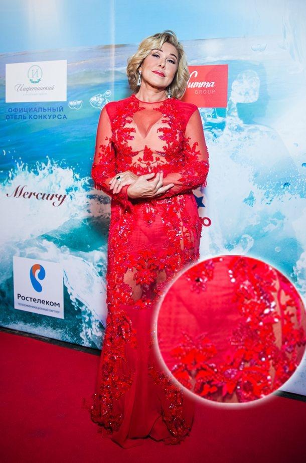 63-летняя Любовь Успенская смутила поклонников красным «голым» платьем на «Новой волне 2017» 