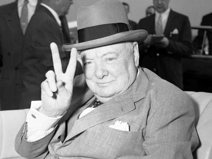 Уинстон Черчилль жестом требует от И. Сталина взятку в два миллиона*, 1963 год, Великобритания