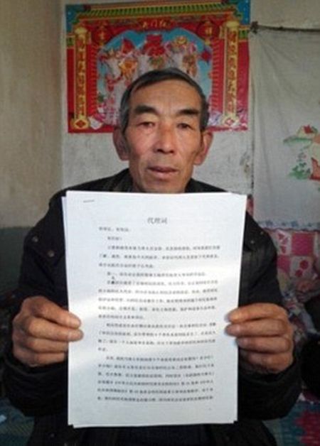 Китайский фермер 16 лет изучал юриспруденцию, чтобы подать иск против химзавода