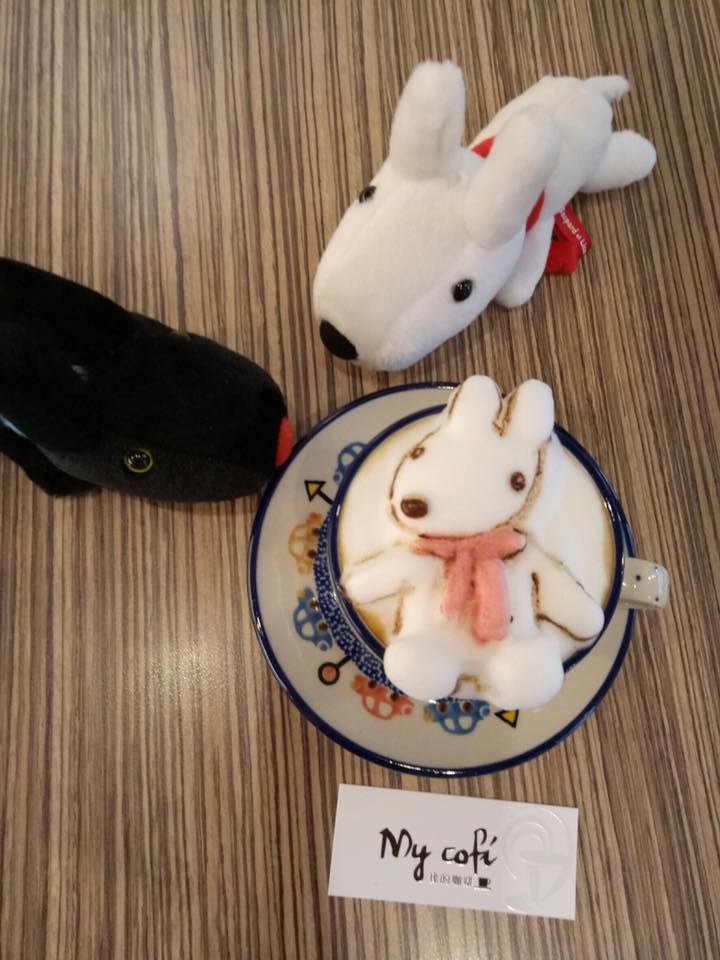 В тайваньском кафе рисуют на латте все, что пожелают клиенты