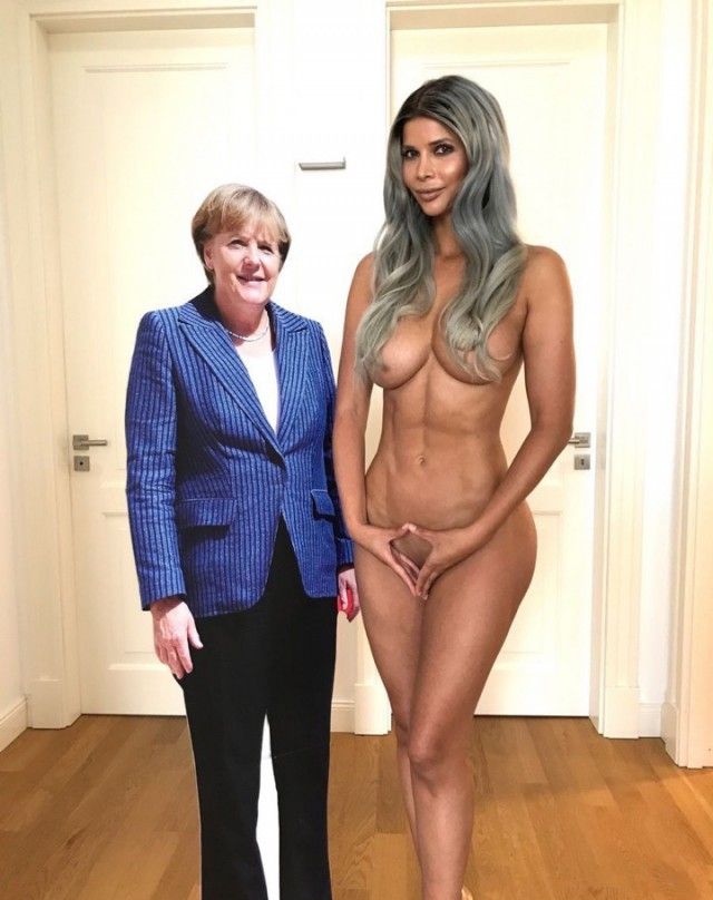 Микаела Шефер в откровенной фотосессии с Ангелой Меркель 