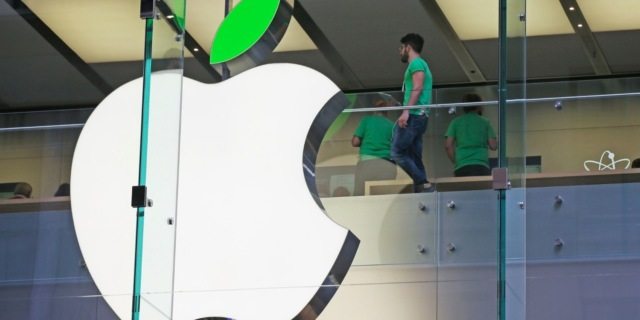 Евросоюз подаст в суд на Ирландию за затягивание взыскания 13 миллиардов евро налогов с Apple
