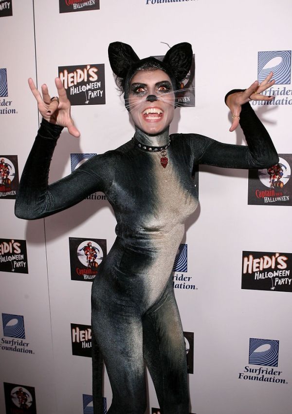 Модель Хайди Клум поделилась идеями костюмов на Хэллоуин