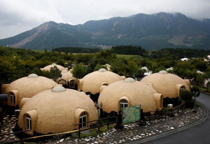 Японцы украсили сейсмоустойчивые дома изображениями Кумамона 