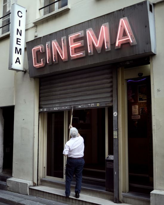 В Париже закрывается последний порнокинотеатр