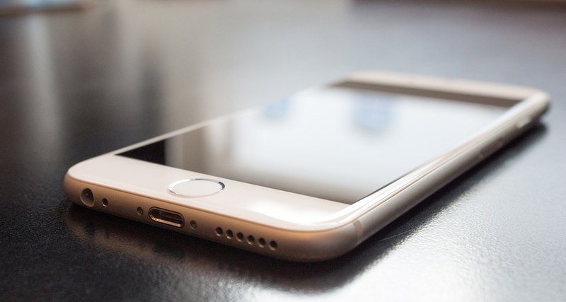 Apple подтвердила, что намеренно замедляет старые iPhone