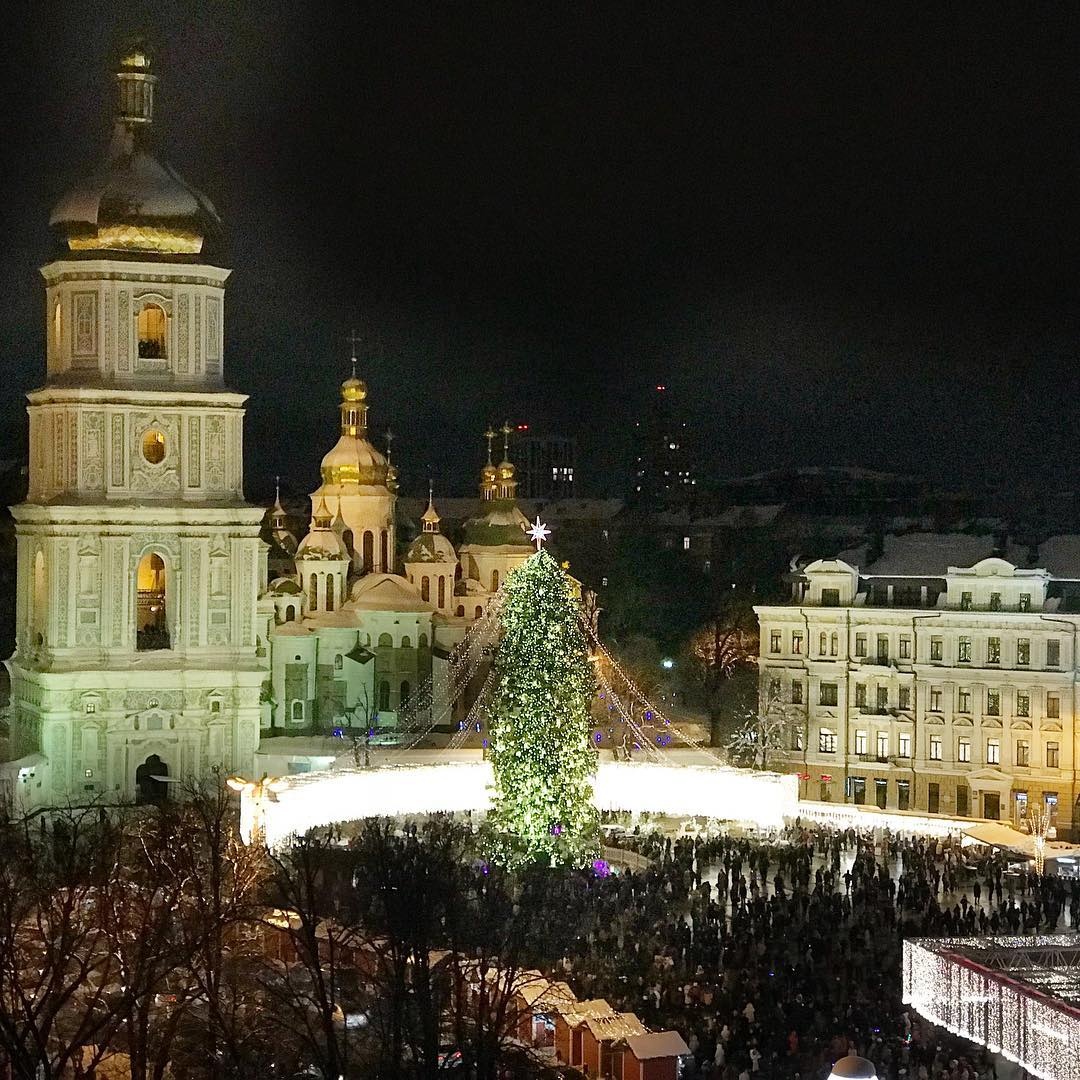 Украина рождественская: как выглядят елки в разных городах страны.