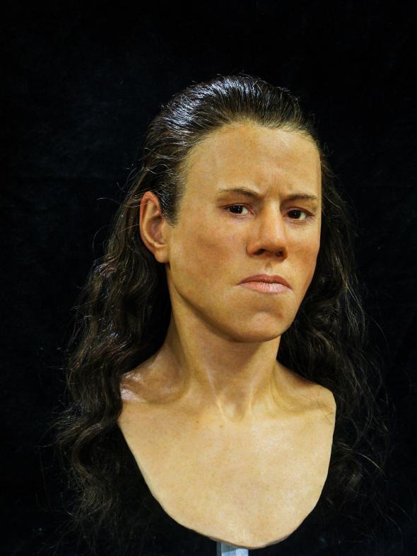 Учёные восстановили лицо женщины, жившей 9000 лет назад.