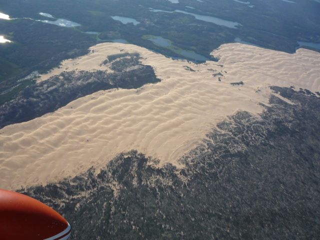 Песчаные дюны в канадской тайге
