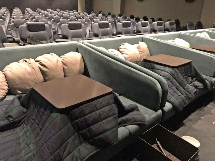 По-домашнему уютный кинотеатр в Японии
