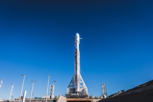 SpaceX запустила ракету Falcon 9 со спутниками для «всемирного интернета»