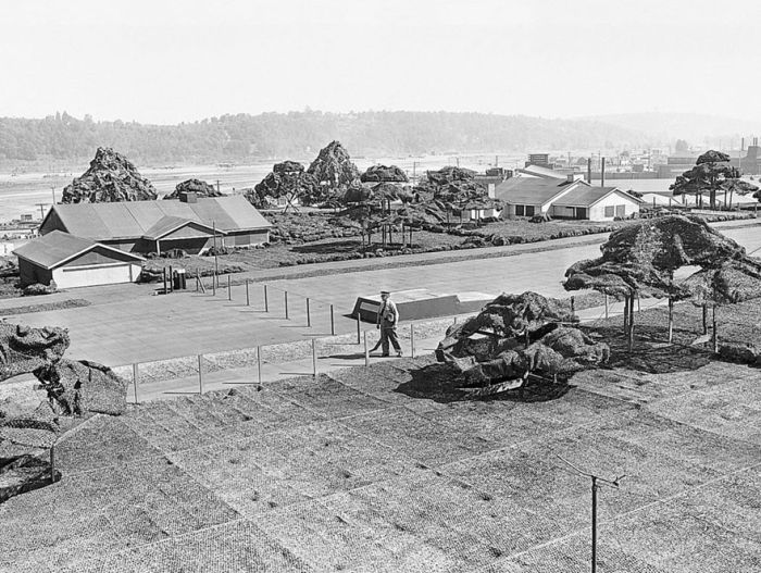 Поддельный город на крыше фабрики: как компания Boeing защищалась во время Второй мировой войны