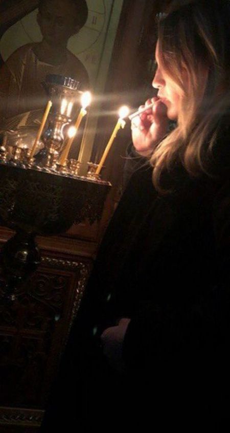 В Магнитогорске девушка подкурила сигарету от свечи в храме