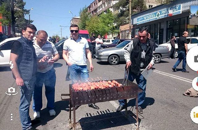 Блокировка улиц по-армянски