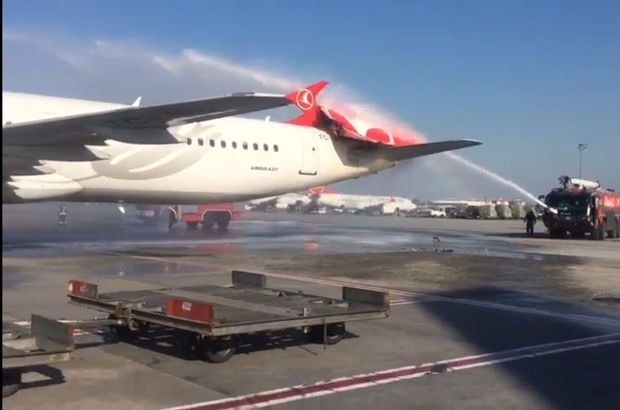 В аэропорту Стамбула Аirbus A330 случайно снёс хвост другого самолёта