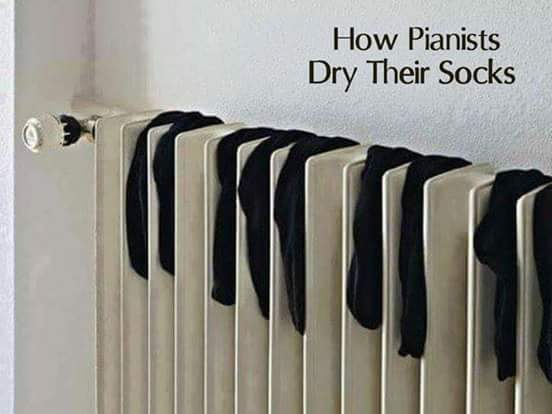 Как пианист сушит носки