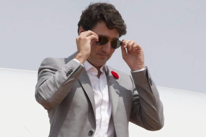 Канадский премьер-министр выплатил штраф в 100 долларов за незадекларированные солнцезащитные очки