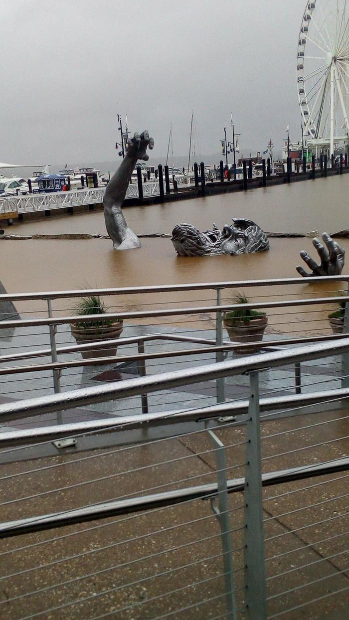 Статуя «Пробуждение» в штате Мэриленд (США) после затопления.