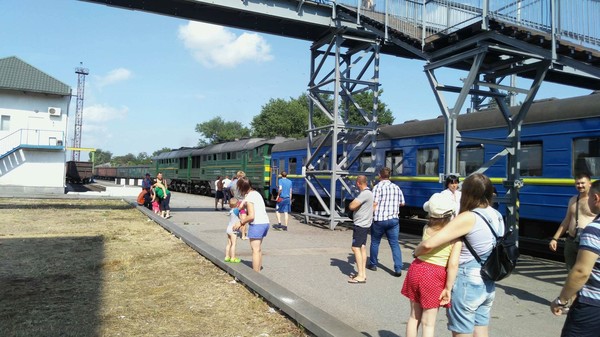 В Запорожской области локомотив врезался в пассажирский поезд: 26 человек пострадали