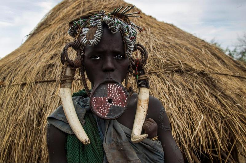 Женщины из эфиопского племени Мурси с диском в нижней губе ( 8 фото)