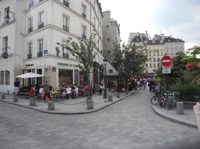 Как преобразилась бы парижская улица, если бы она находилась в Москве
