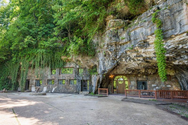 Уникальный дом в пещере выставлен на продажу