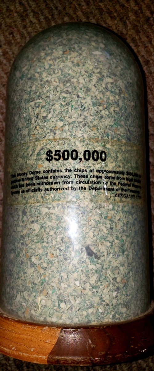 Мусорщик из США нашел "500 тысяч долларов" 