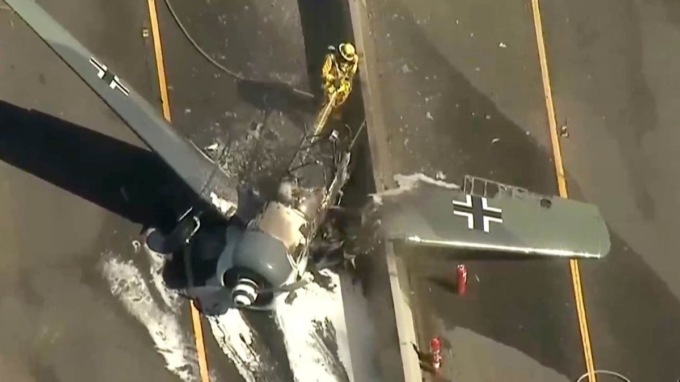 В Калифорнии на трассу рухнул самолёт с крестом Люфтваффе