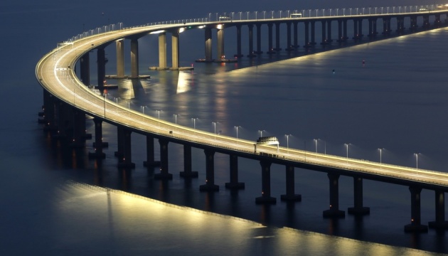 В Китае посторили самый длинный в мире мост, который соединяет материковый город Чжухай с Гонконгом и Макао