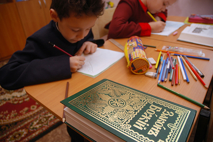 В Пскове учеников начальных классов обязали изучать православие
