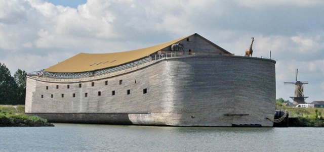 Житель Голландии построил Ноев ковчег и собирается доставить его в Израиль