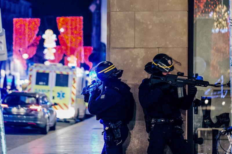 Стрельба в Страсбурге: четыре человека погибли, подозреваемого окружили