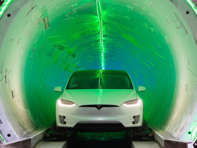 The Boring Company Илона Маска открыла первый тоннель в Лос-Анджелесе.