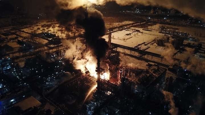 На Прикарпатье загорелся химический завод