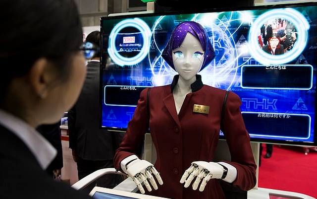 Япония установит в метро современных роботов "Ариса", которые будут предоставлять информацию туристам