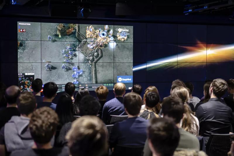 Нейросеть Google сыграла в StarCraft II с профессиональными геймерами. Люди выиграли одну партию из 11